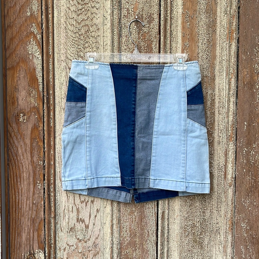 Guess Los Angeles Mini Skirt Jean patch work Size 28
